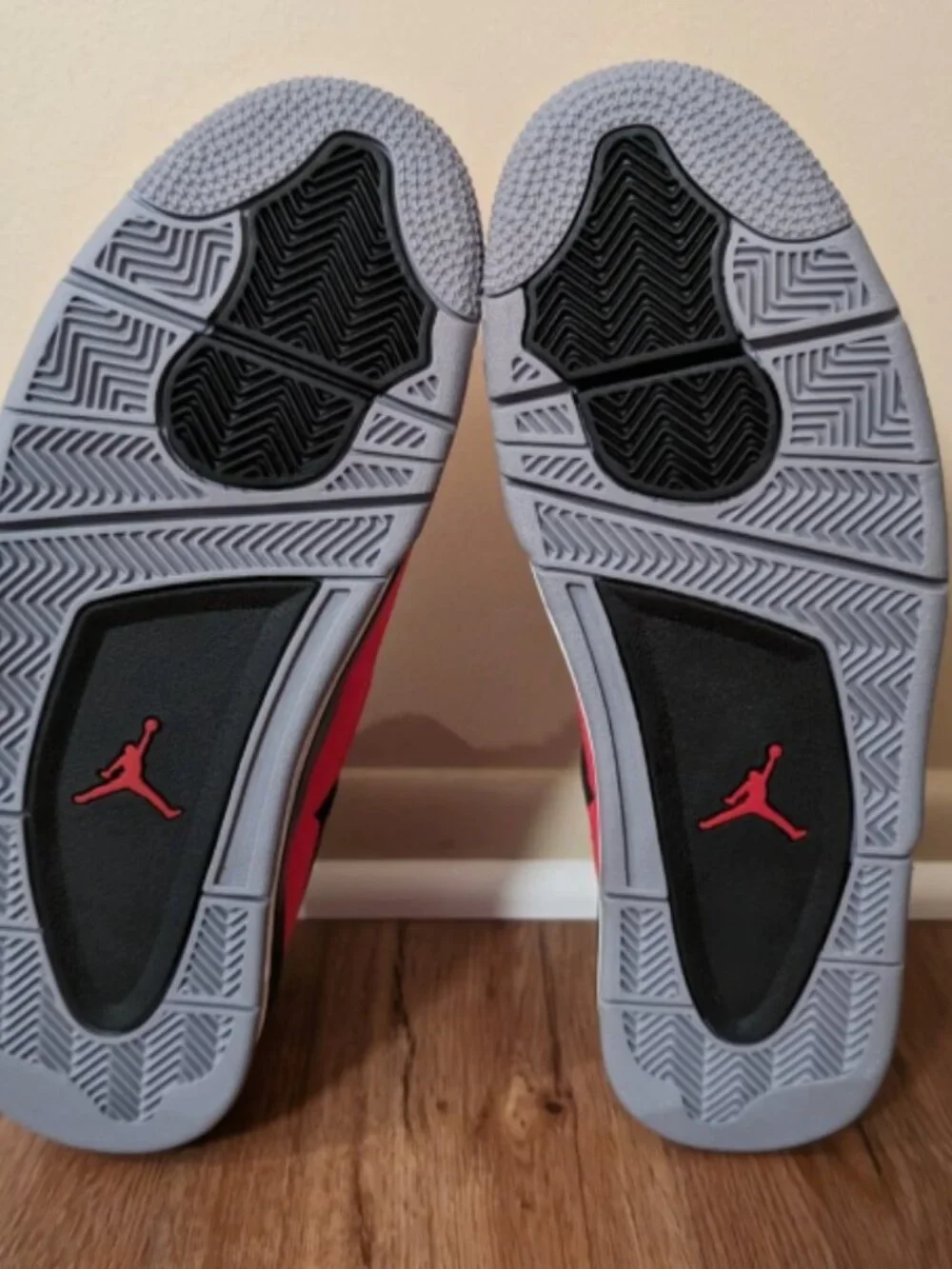 Nike Air Jordan 4 Retro (Toro Bravo)